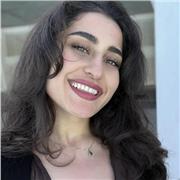 Englisch, Spanisch und Deutsch Tutorin, die Kinder aller Altersklassen unterrichtet.